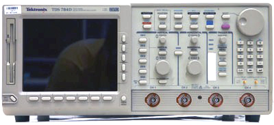TEKTRONIX TDS754D 4 Ch 500 MHz Digital Phosphor Oscilloscope