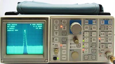 TEKTRONIX 2710 1800 MHz Portable RF Spectrum Analyzer