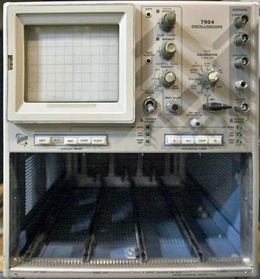 TEKTRONIX 7904 Oscilloscope Mainframe