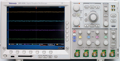 TEKTRONIX DPO4104 4 Ch 1 GHz Digital Phosphor Oscilloscope TEKTRONIX DPO4104 4 Ch 1 GHz Digital Phosphor Oscilloscope