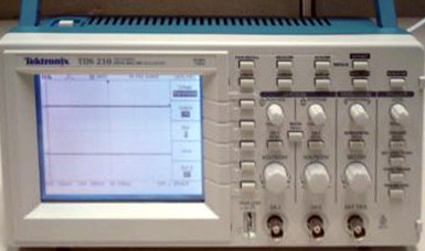 TEKTRONIX TDS 210 2 Ch 60 MHz Digital Storage Oscilloscope