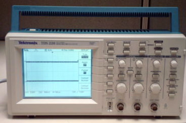 TEKTRONIX TDS 220 2 Ch 100 MHz Digital Storage Oscilloscope