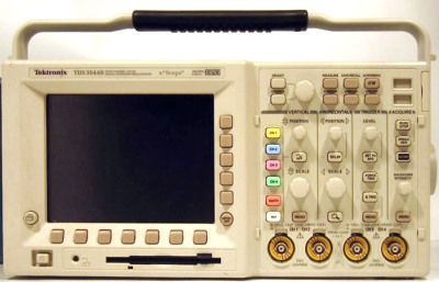 TEKTRONIX TDS 3014B 4 Ch 100 MHz Digital Phosphor Oscilloscope TEKTRONIX TDS 3014B 4 Ch 100 MHz Digital Phosphor Oscilloscope