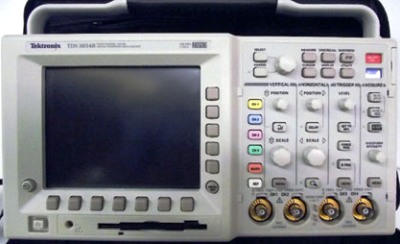 TEKTRONIX TDS 3054B 4 Ch 500 MHz Digital Phosphor Oscilloscope TEKTRONIX TDS 3054B 4 Ch 500 MHz Digital Phosphor Oscilloscope