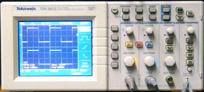 TEKTRONIX TDS2022 2 Ch 200 MHz Digital Storage Oscilloscope