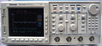 TEKTRONIX TDS644A 4-Ch 500 MHz Digitizing Oscilloscope TEKTRONIX TDS644A 4-Ch 500 MHz Digitizing Oscilloscope