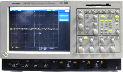 TEKTRONIX TDS7154 4 Ch 1.5 GHz Digital Phosphor Oscilloscope TEKTRONIX TDS7154 4 Ch 1.5 GHz Digital Phosphor Oscilloscope