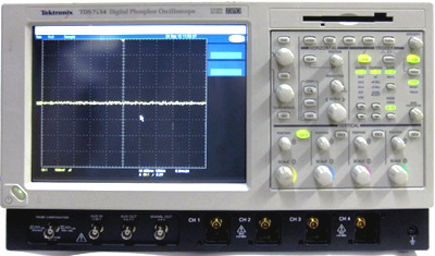 TEKTRONIX TDS7154 4 Ch 1.5 GHz Digital Phosphor Oscilloscope