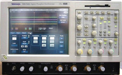TEKTRONIX TDS7404 4 Ch 4 GHz Digital Phosphor Oscilloscope