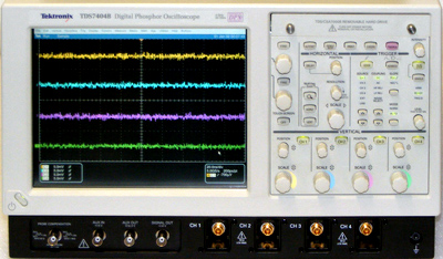 TEKTRONIX TDS7404B 4 Ch 4 GHz Digital Phosphor Oscilloscope TEKTRONIX TDS7404B 4 Ch 4 GHz Digital Phosphor Oscilloscope
