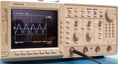 TEKTRONIX TDS744A 4 Ch 500 MHz Digitizing Oscilloscope TEKTRONIX TDS744A 4 Ch 500 MHz Digitizing Oscilloscope