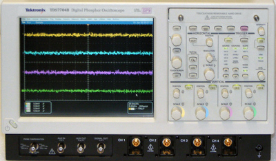 TEKTRONIX TDS7704B 4 Ch 7 GHz Digital Phosphor Oscilloscope