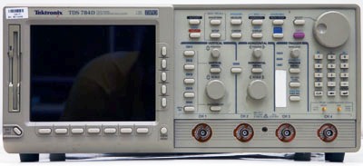 TEKTRONIX TDS784D 4 Ch 1 GHz Digital Phosphor Oscilloscope TEKTRONIX TDS784D 4 Ch 1 GHz Digital Phosphor Oscilloscope