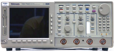 TEKTRONIX TDS794D 4 Ch 2 GHz Digital Phosphor Oscilloscope TEKTRONIX TDS794D 4 Ch 2 GHz Digital Phosphor Oscilloscope